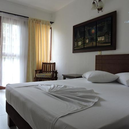Hotel Y Restaurante Meson Del Gitano Caucasia Стая снимка