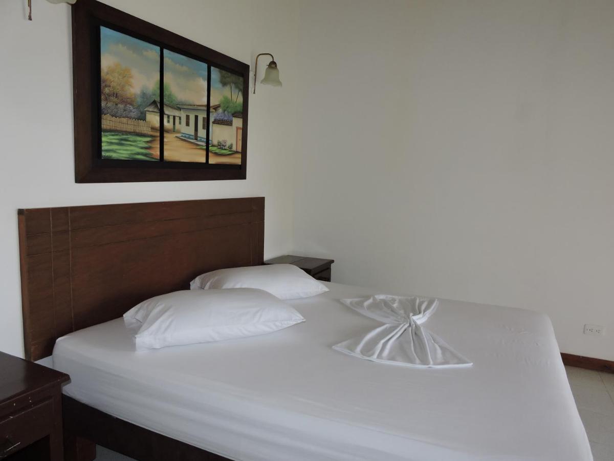 Hotel Y Restaurante Meson Del Gitano Caucasia Екстериор снимка