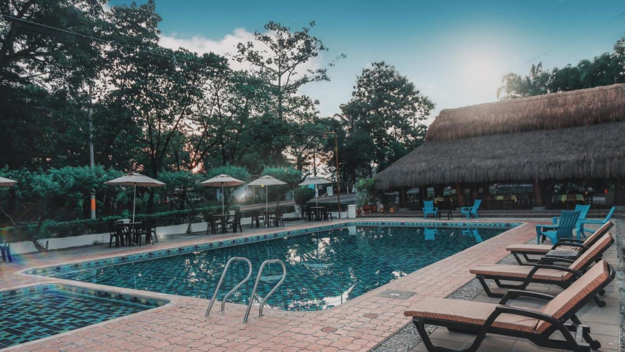 Hotel Y Restaurante Meson Del Gitano Caucasia Екстериор снимка