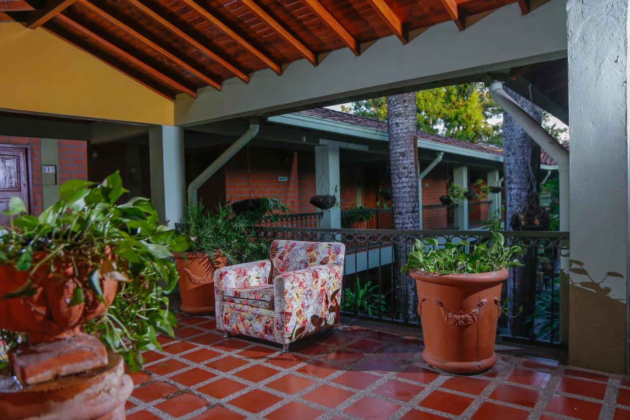 Hotel Y Restaurante Meson Del Gitano Caucasia Екстериор снимка
