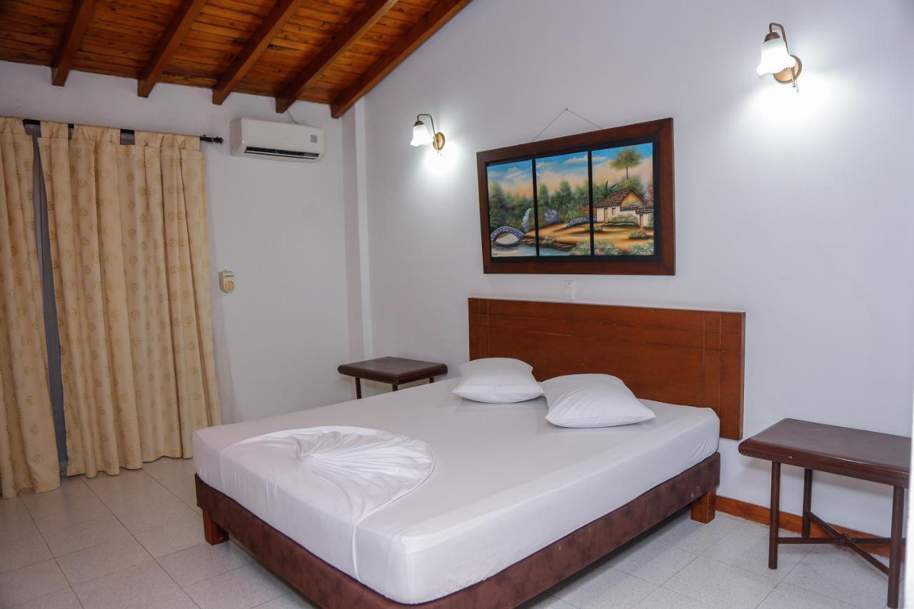 Hotel Y Restaurante Meson Del Gitano Caucasia Екстериор снимка