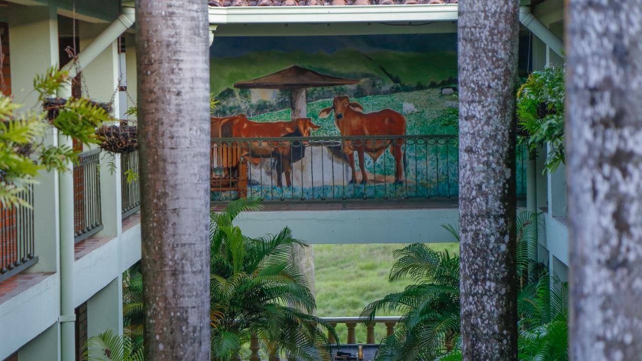 Hotel Y Restaurante Meson Del Gitano Caucasia Екстериор снимка