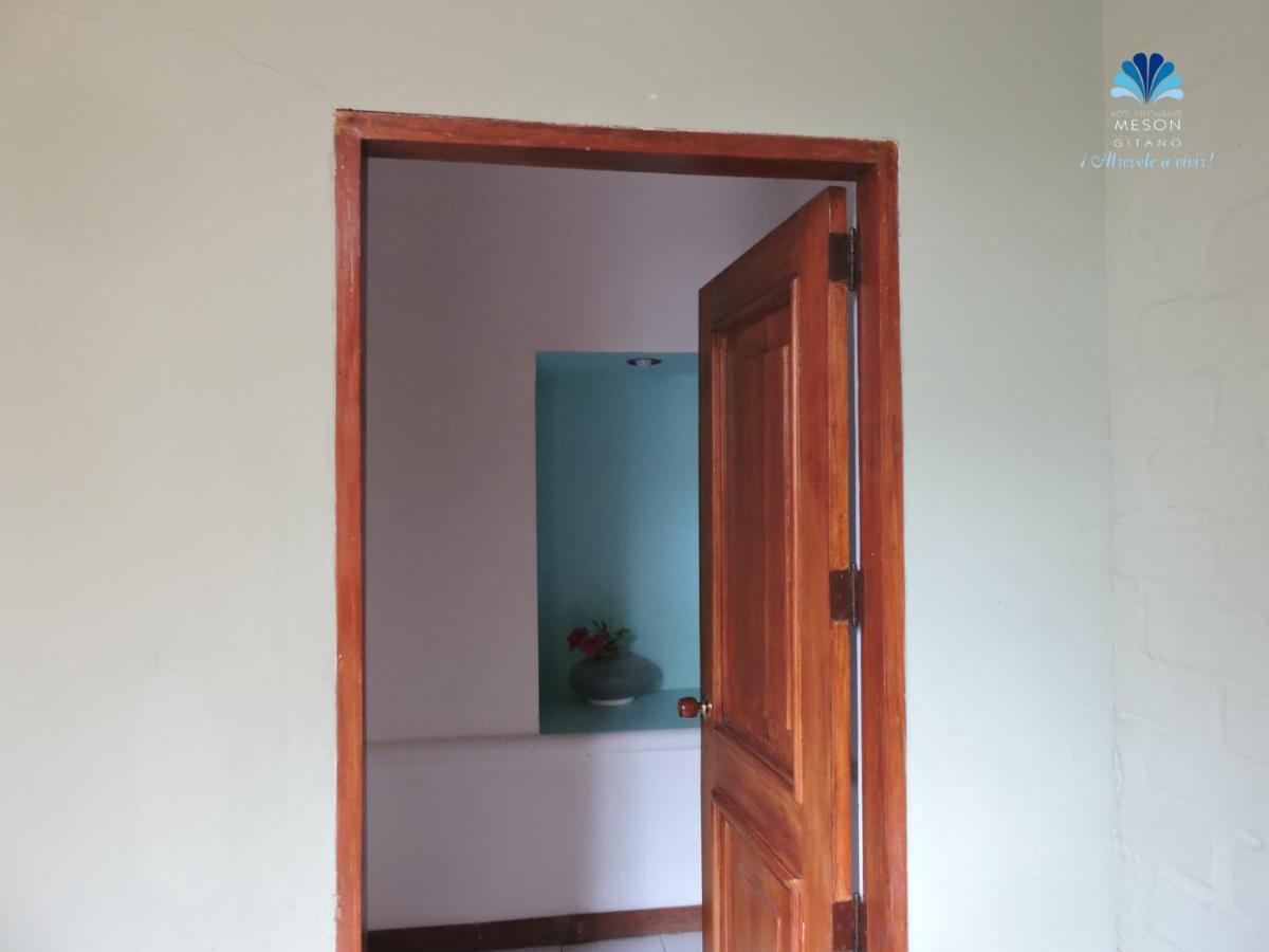 Hotel Y Restaurante Meson Del Gitano Caucasia Стая снимка
