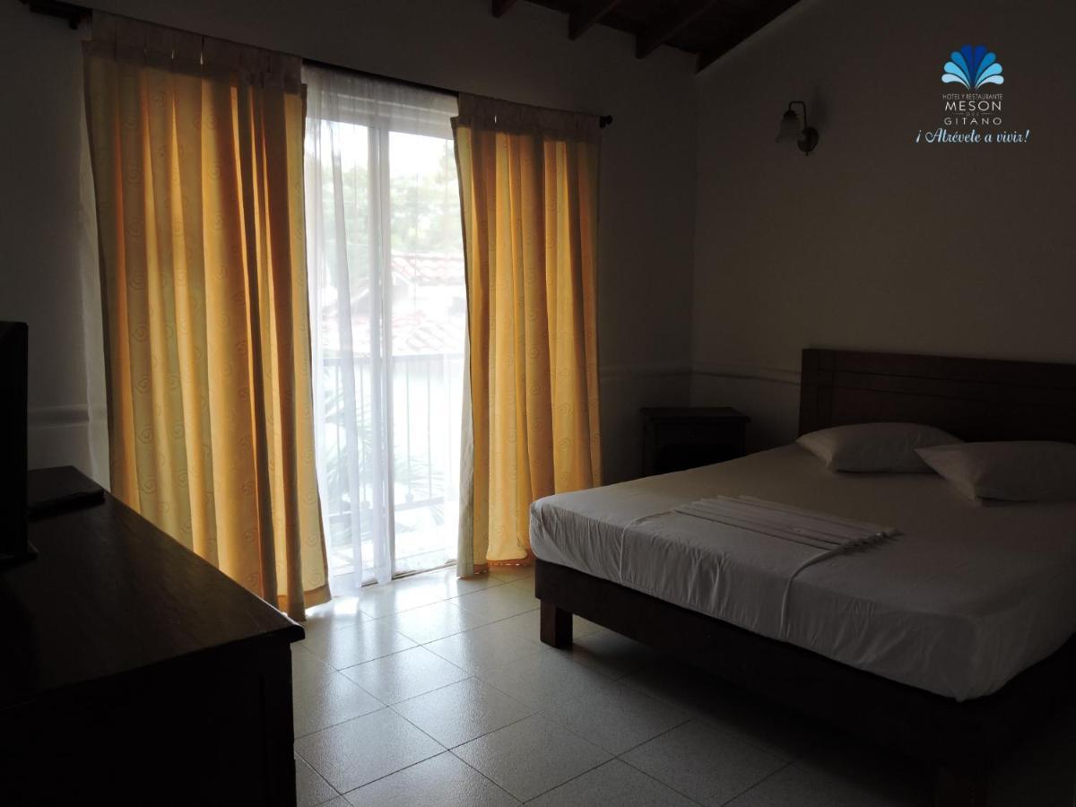 Hotel Y Restaurante Meson Del Gitano Caucasia Стая снимка